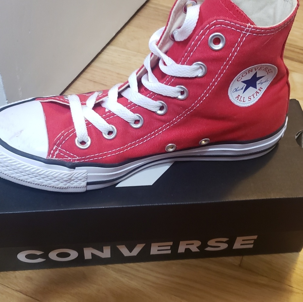Red Converse Sz 4